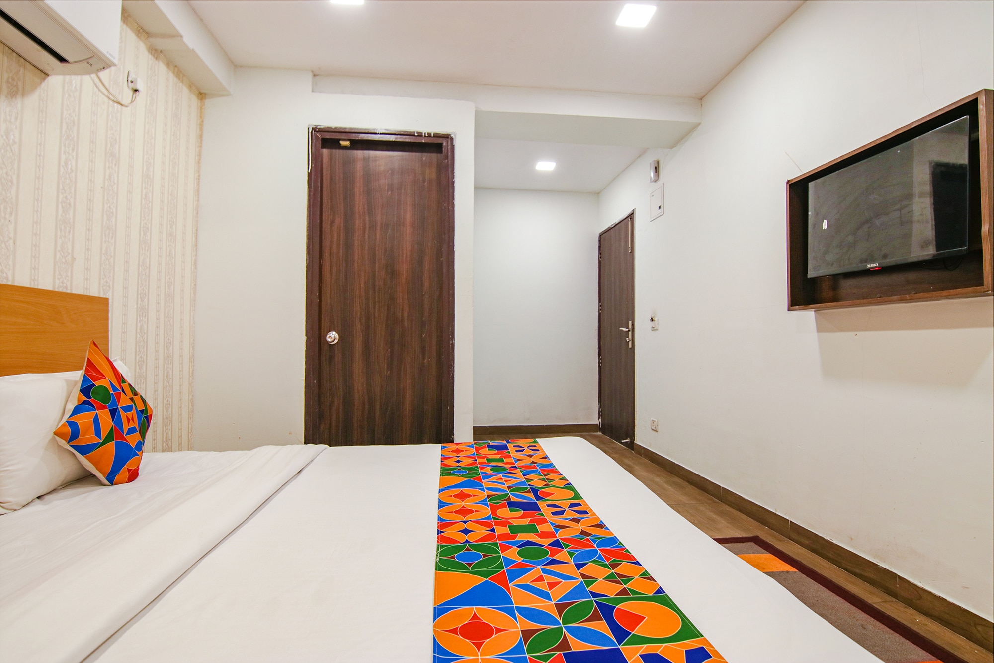 FabHotel Moro Rohini Sector 11 - Tap to explore photos
