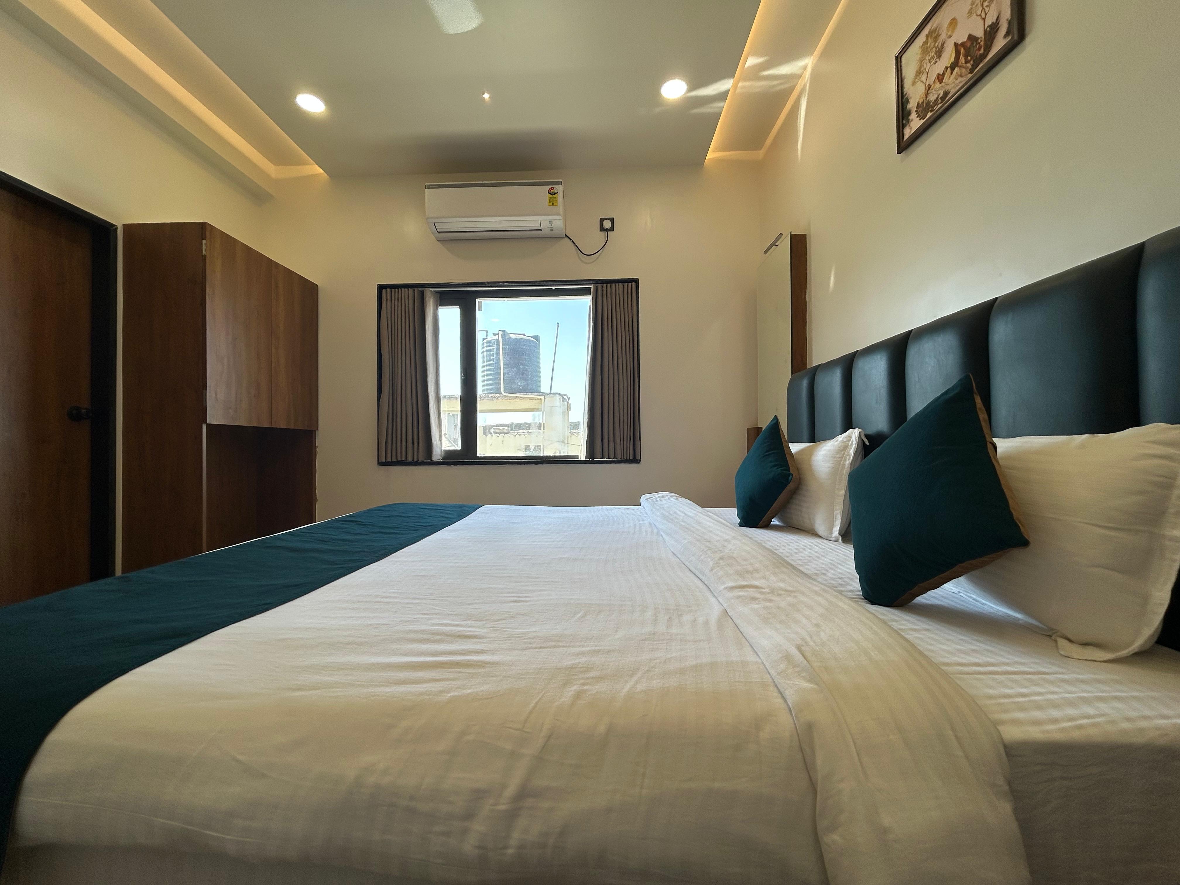 Hotel Kashi - Tap to explore photos