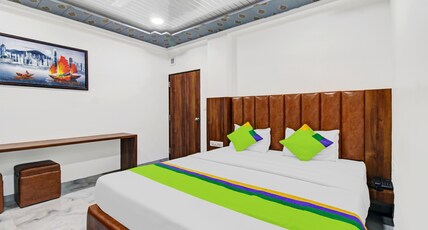 Treebo Hotel Rk Inn, Railway Station Room Type - Standard Room