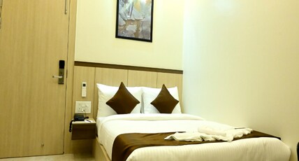 YUVRAJ PALACE Room Type - Deluxe Room