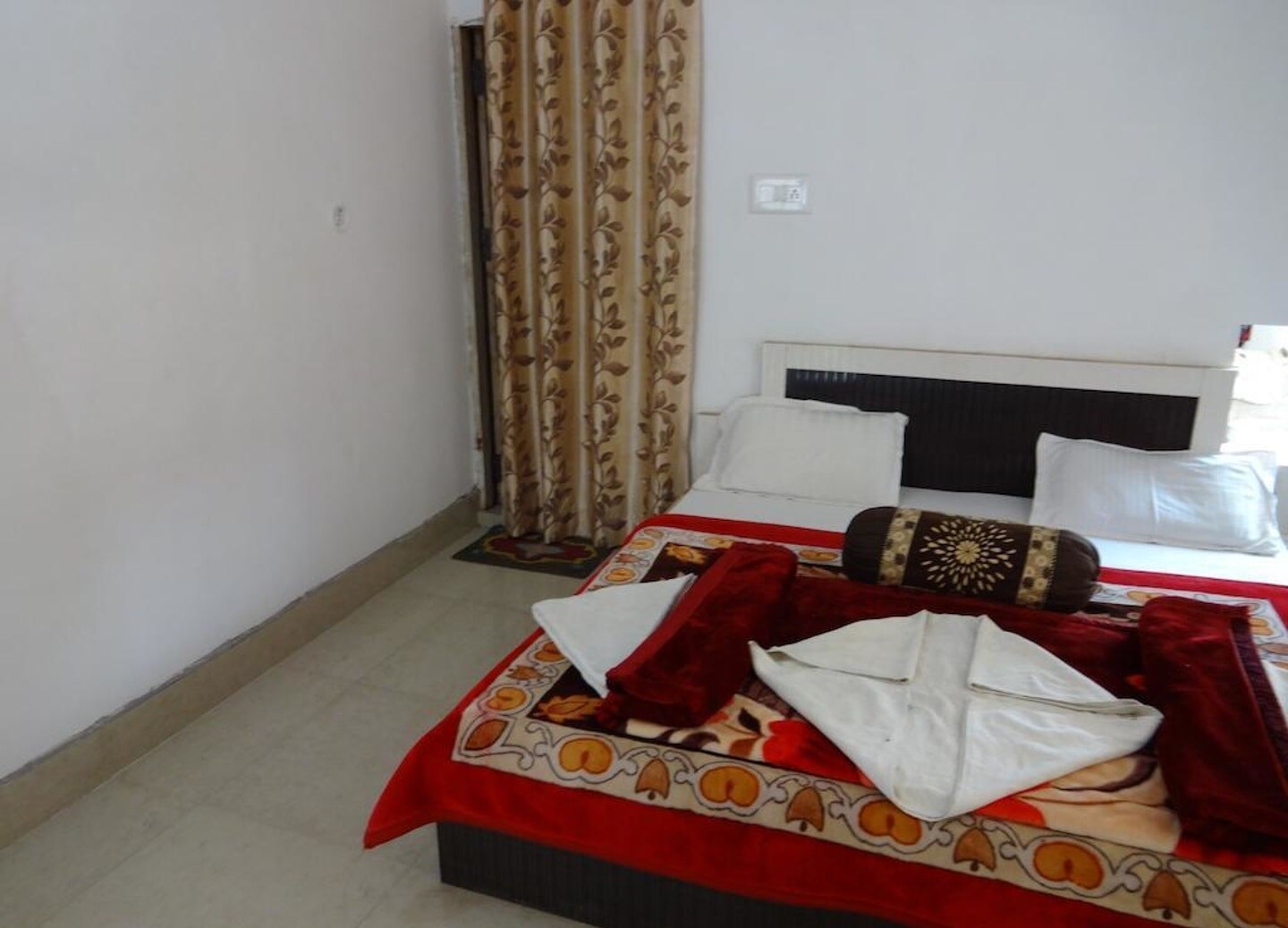 Hotel Samrat - Tap to explore photos