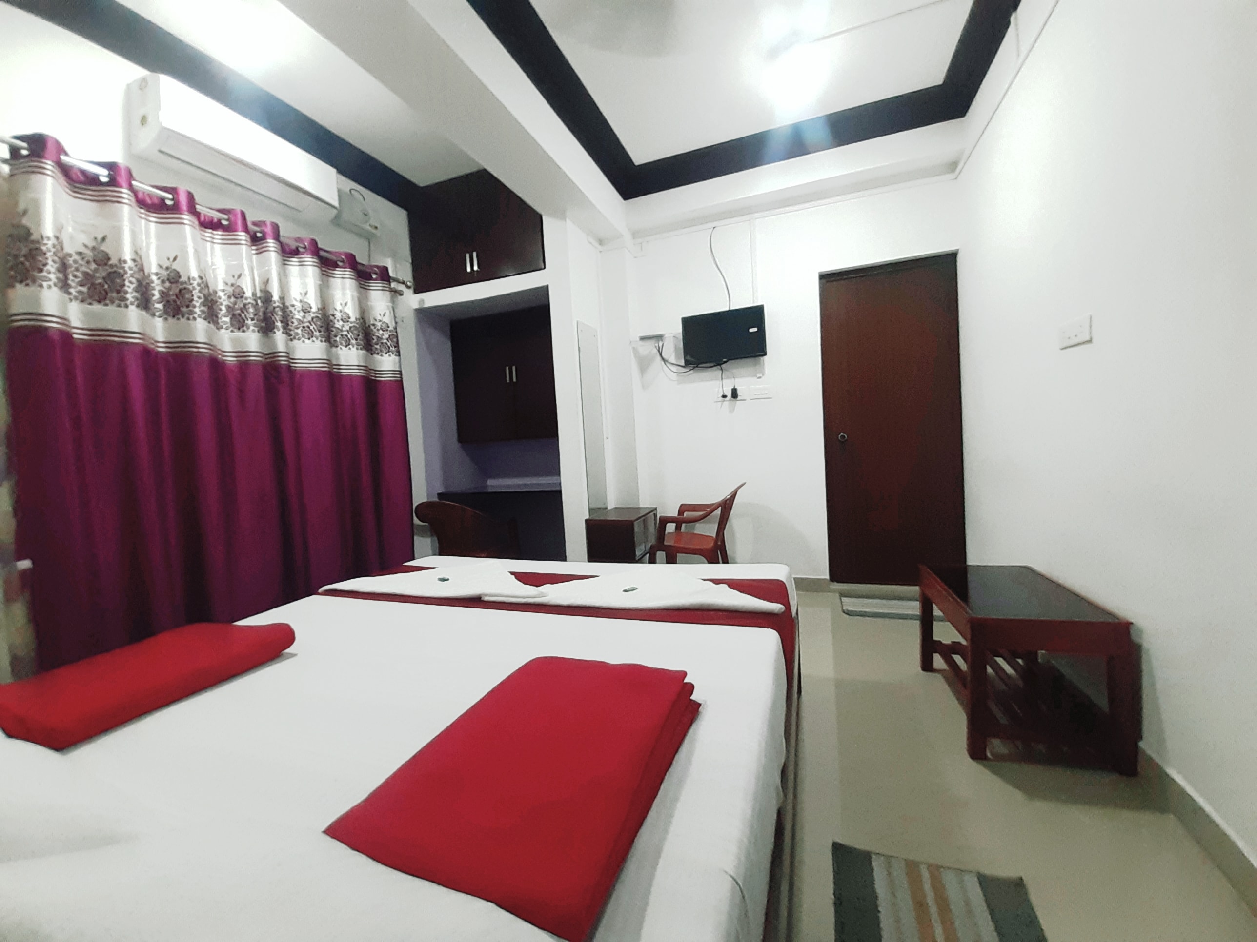 Continental Homestay - Tap to explore photos