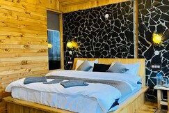 Little Wood Treehouse Jibhi | 600m from Main Rd