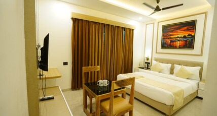 THE HOTEL PHOENIX Room Type - Deluxe Room