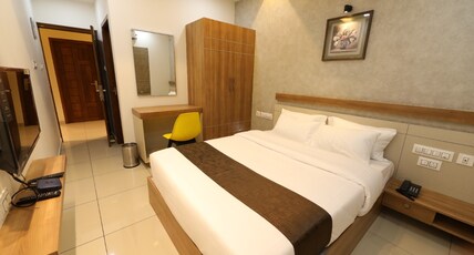V R Residency, Karanthur Room Type - Standard Room