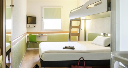 ibis budget Hy Room Type - Triple Room with large bed and overhead bunk