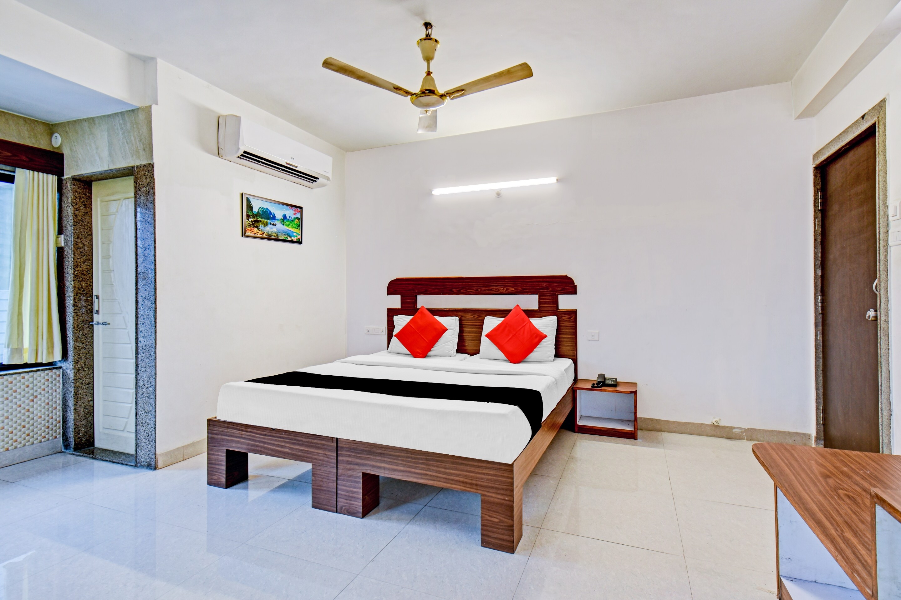 Hotel O Iris Aurangabad Airport - Tap to explore photos