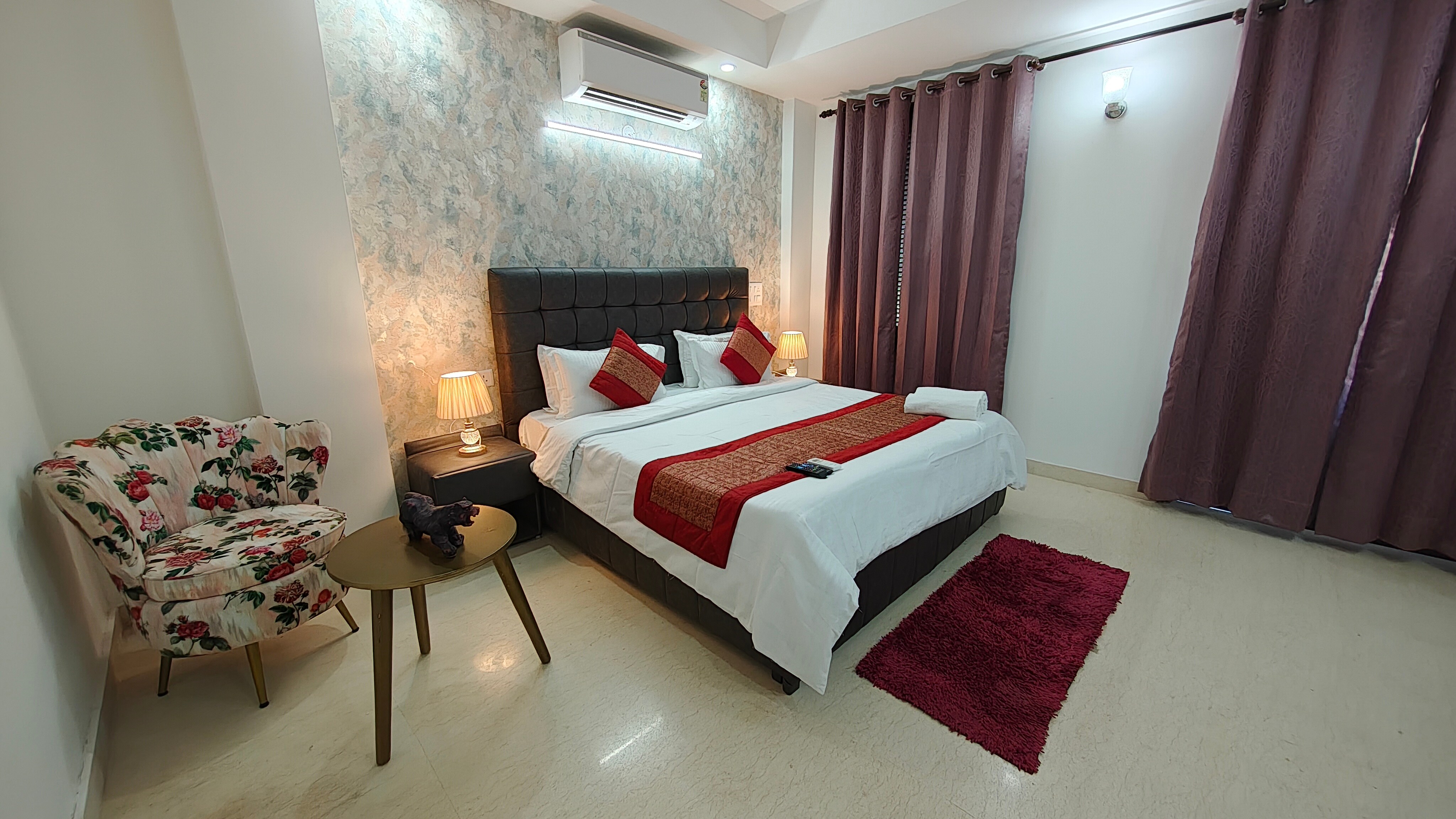 Fortune Home Service Apartment 1BHK, E-30 Saket - Tap to explore photos