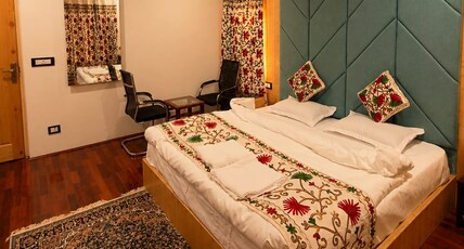 Hotel Gulsar pahalgam Room Type - Bedroom 8
