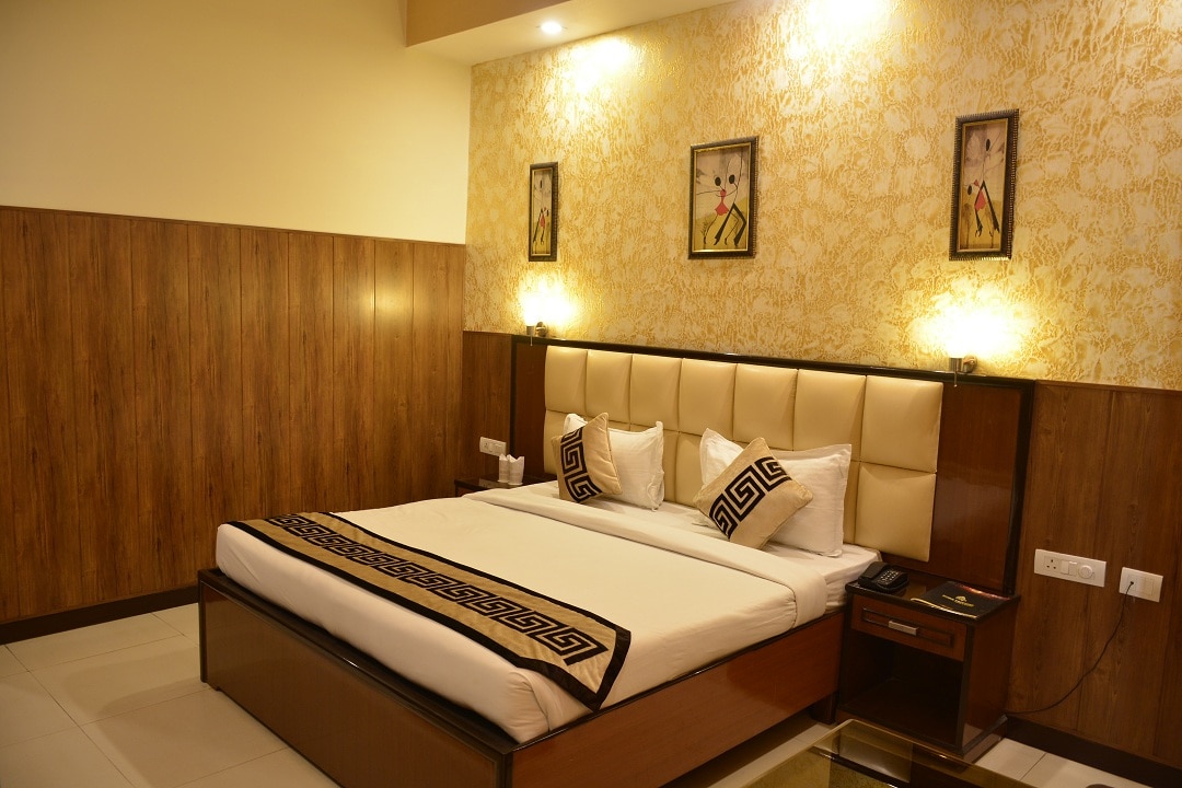 Sona Pristine Hotel & Resort - Tap to explore photos