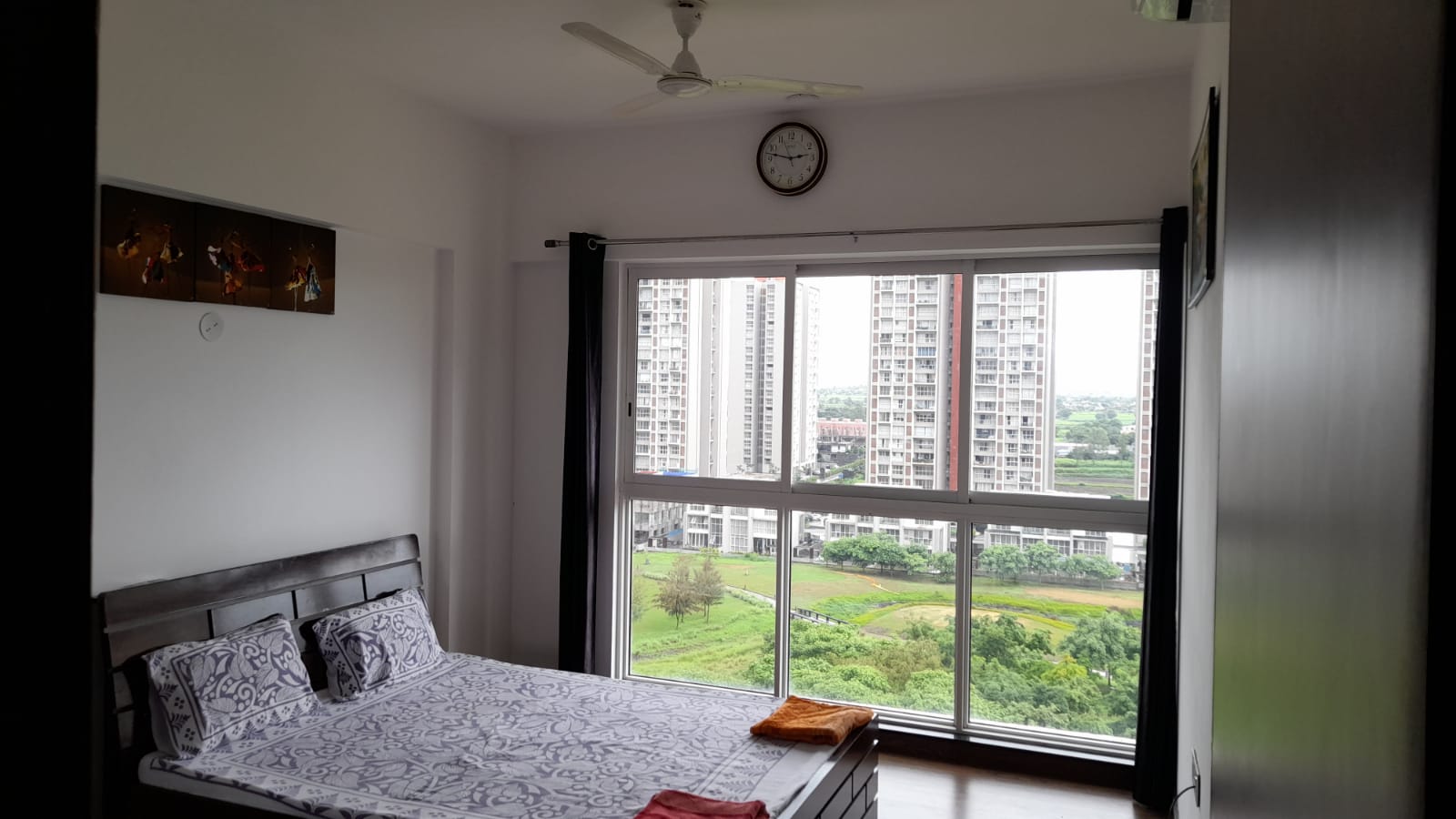 furnished Flat Golf, Swimming Pool AC 3BHK - Tap to explore photos