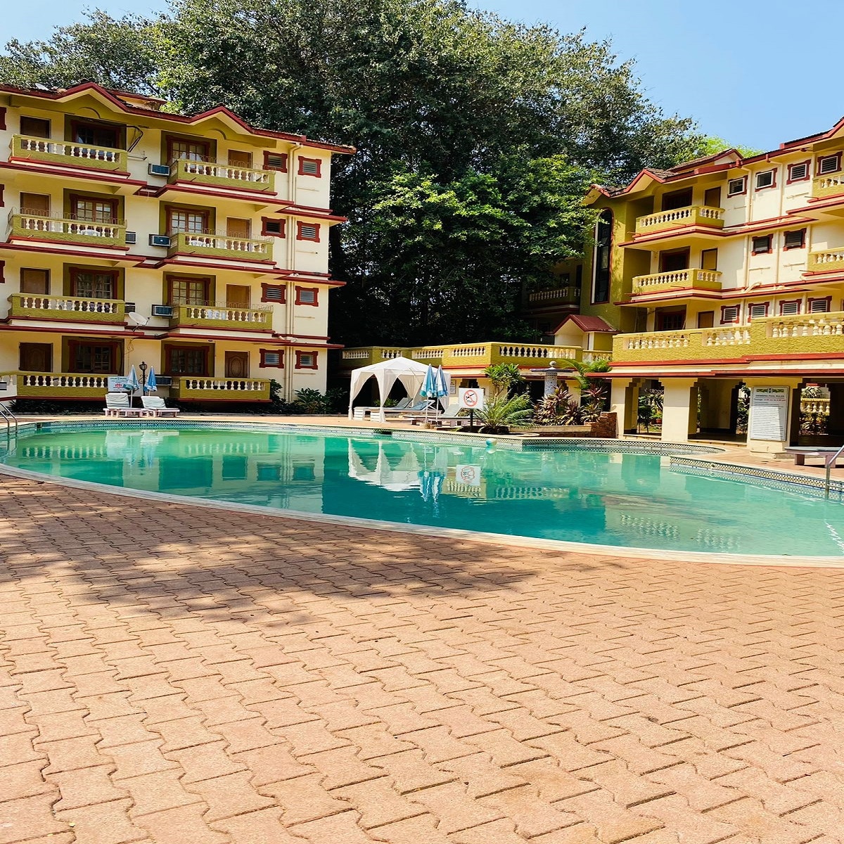 1 BHK Beach apartment Candolim - Tap to explore photos