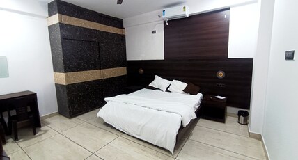 Vivara banquet hall and home stay Room Type - LUXURY ROOM 004
