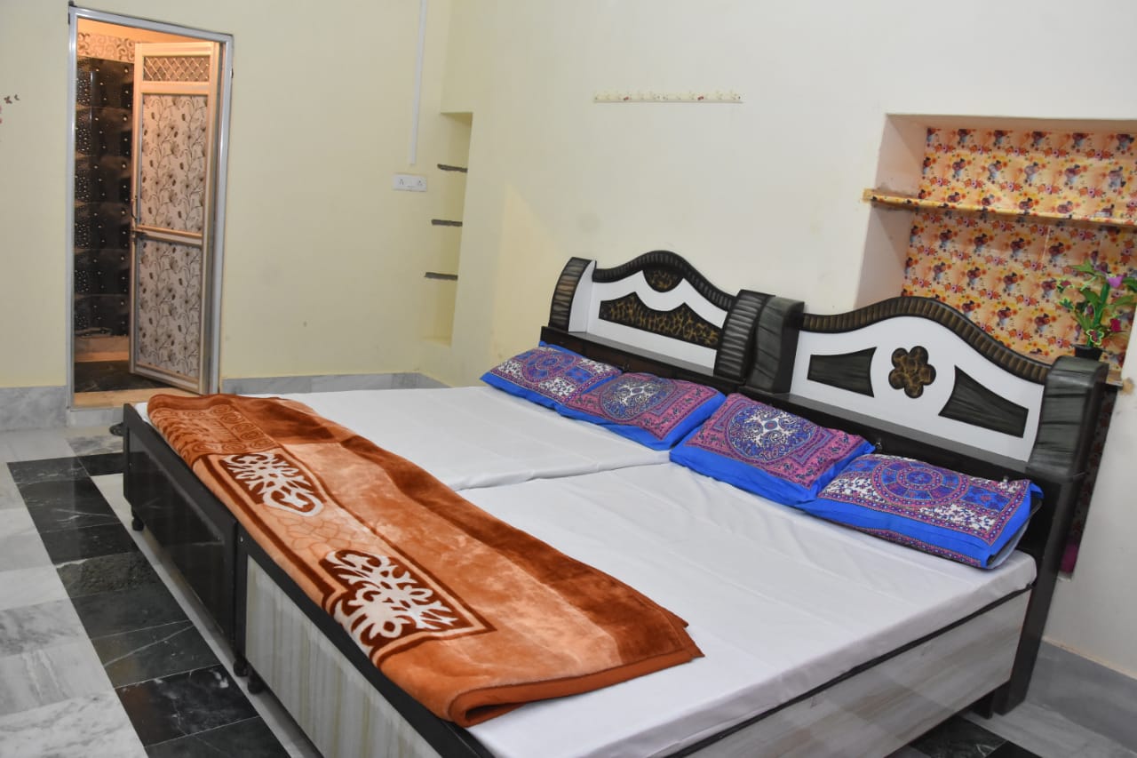 Hotel Gunjan Palace - Tap to explore photos