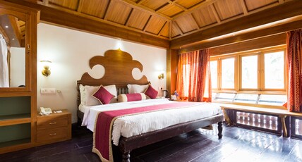The Windsor Castle Room Type - Lake Village Cottage