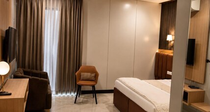 Hotel JD Marriott Room Type - Master Room with Balcony and Landmark View