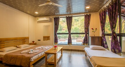 KAMSHET HIGHLAND - GLAMPING & SPA RESORT Room Type - AC Room