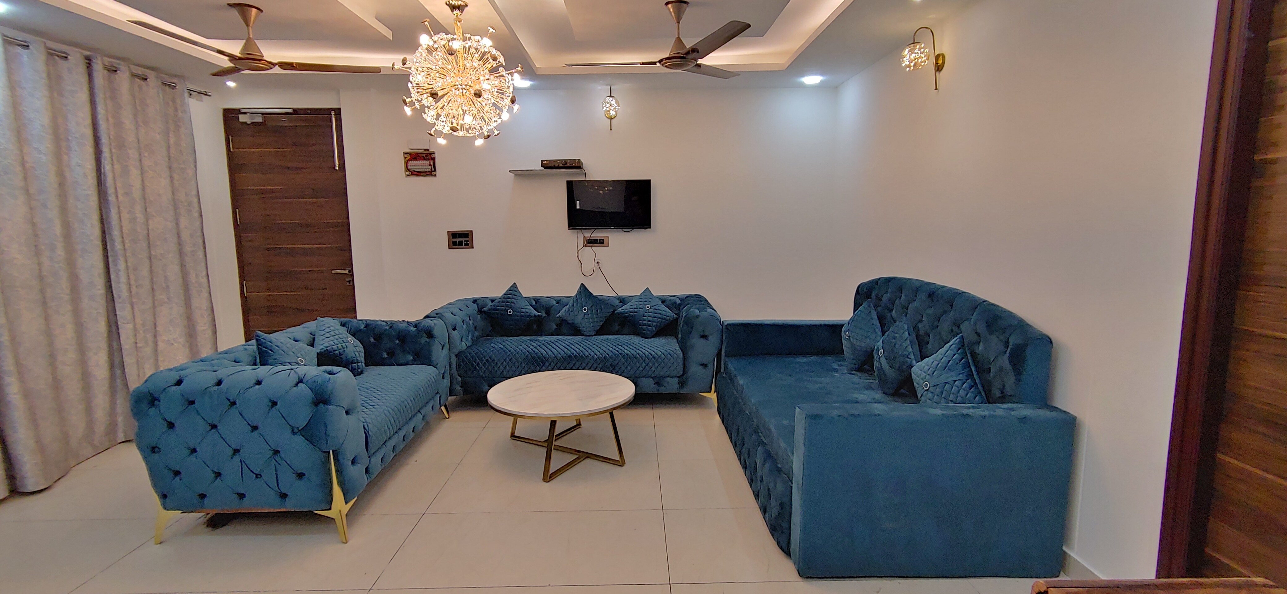 Awesome 2bhk with breathtaking view of mountains.. - Tap to explore photos