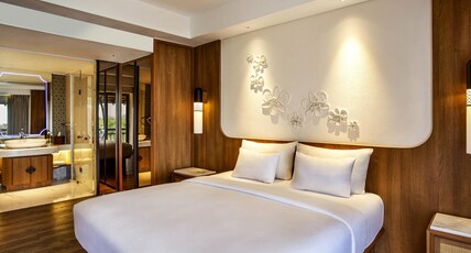 NOVOTEL BOGOR GOLF RESORT Room Type - Superior Room with 1 king size bed