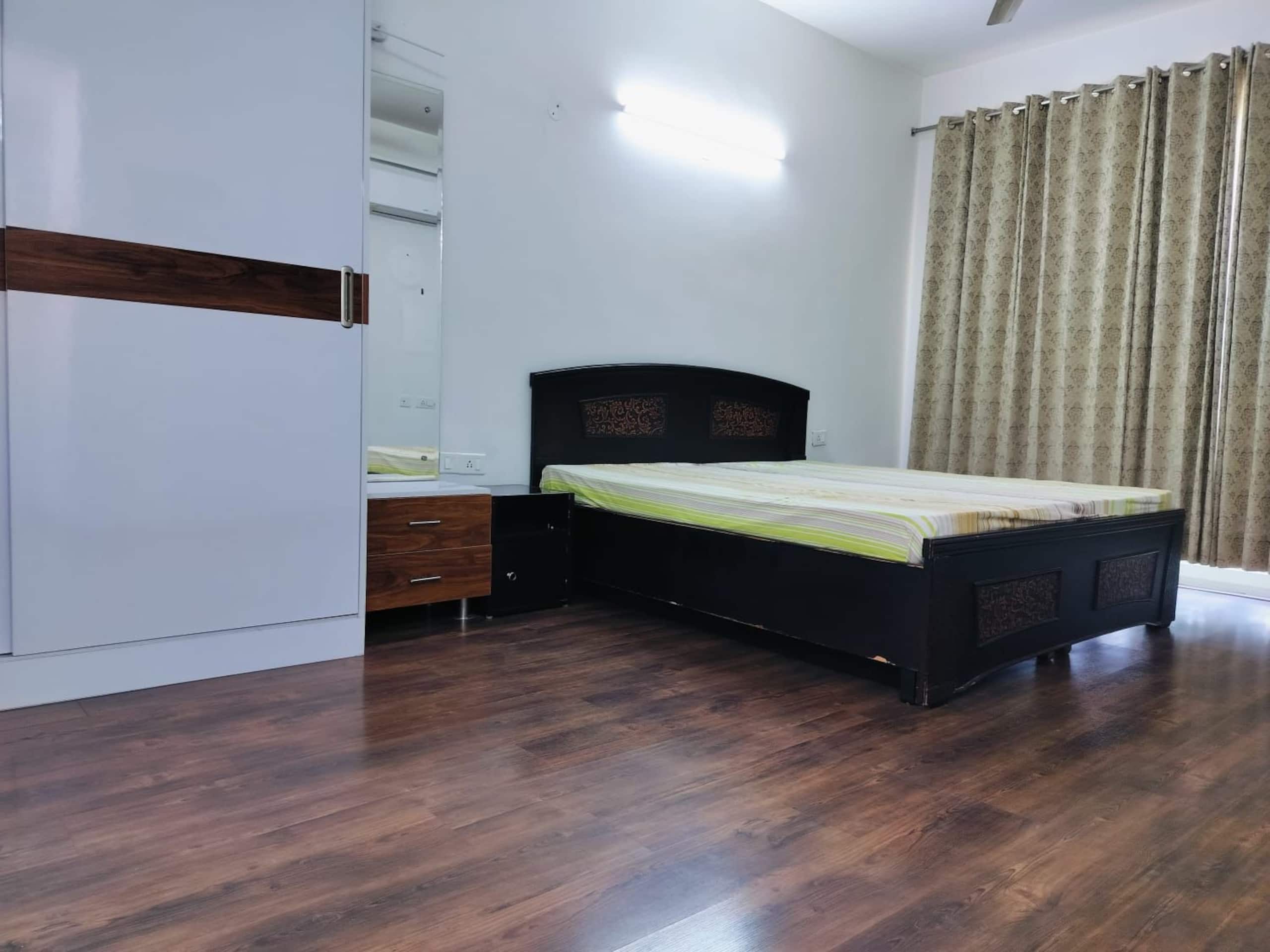 Wave Beauty 2 3BHK appartment - Tap to explore photos