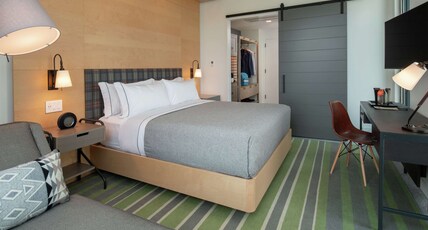 Canopy by Hilton Portland Pearl District Room Type - 1 KING BED CORNER ROOM