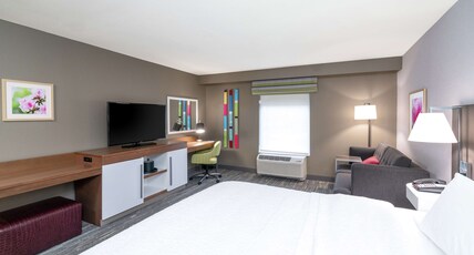 Hampton Inn Weston Room Type - KING RM W SOFA FRIDGE NS