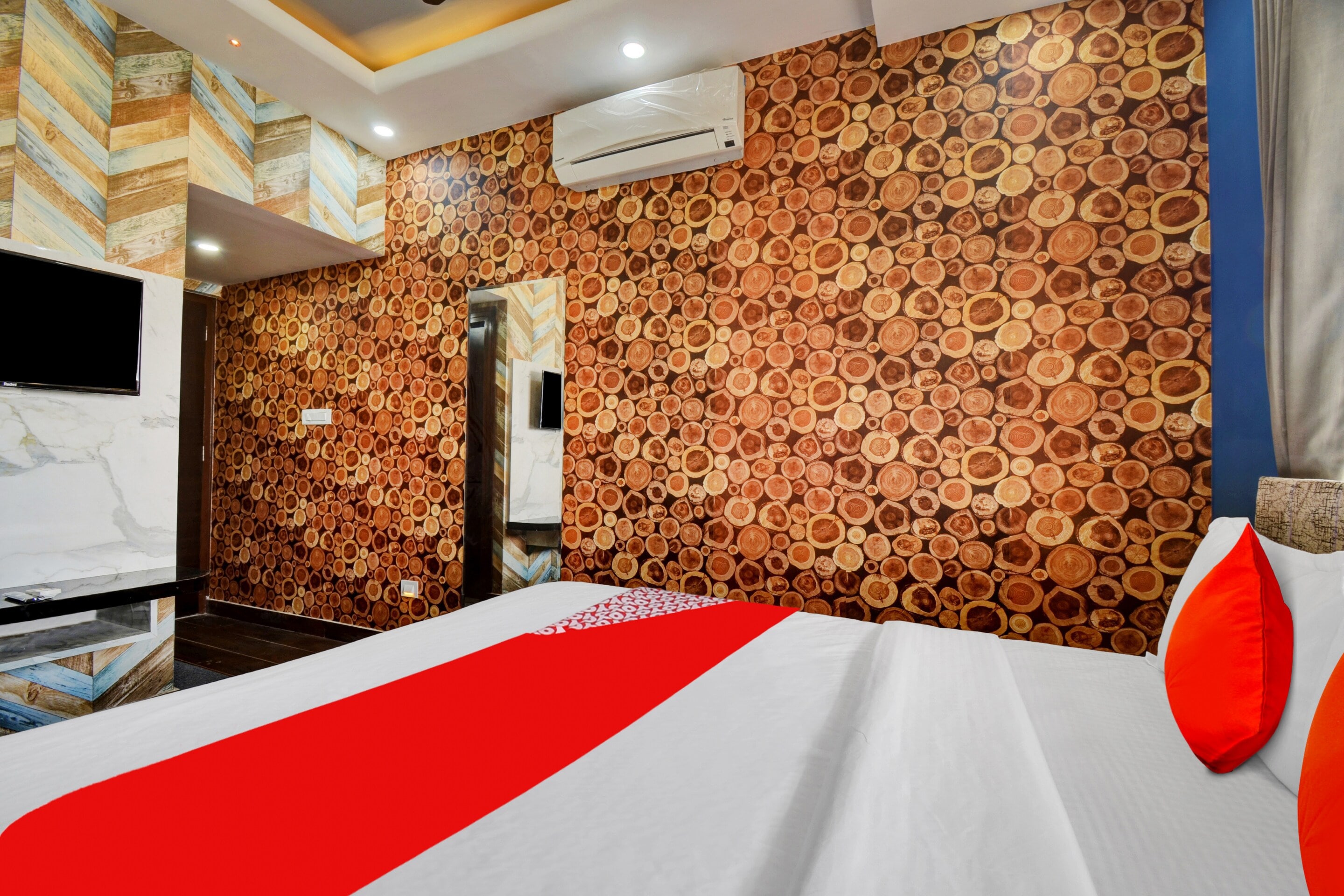 Hotel O 7 Star - Tap to explore photos