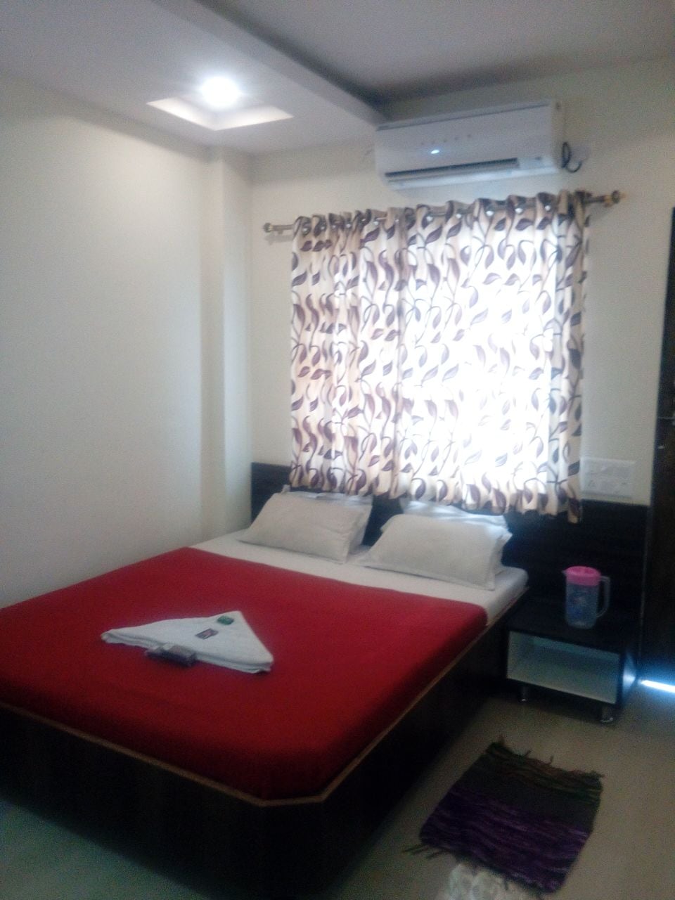 Hotel Sai Neelam - Tap to explore photos