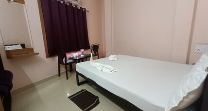Hotel Central Plaza Room Type - Economy AC Double Room