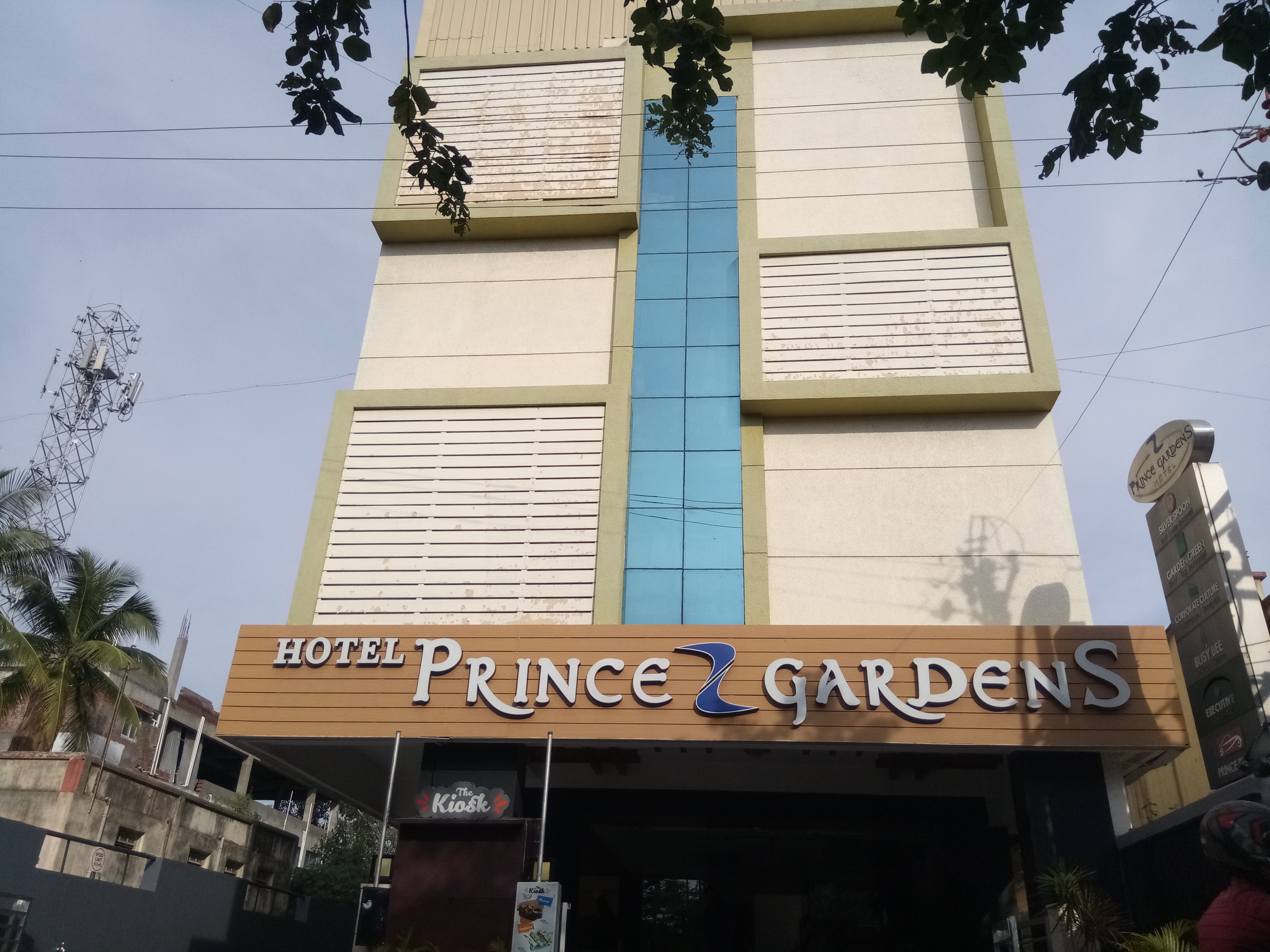 Hotel Prince Gardens - Tap to explore photos