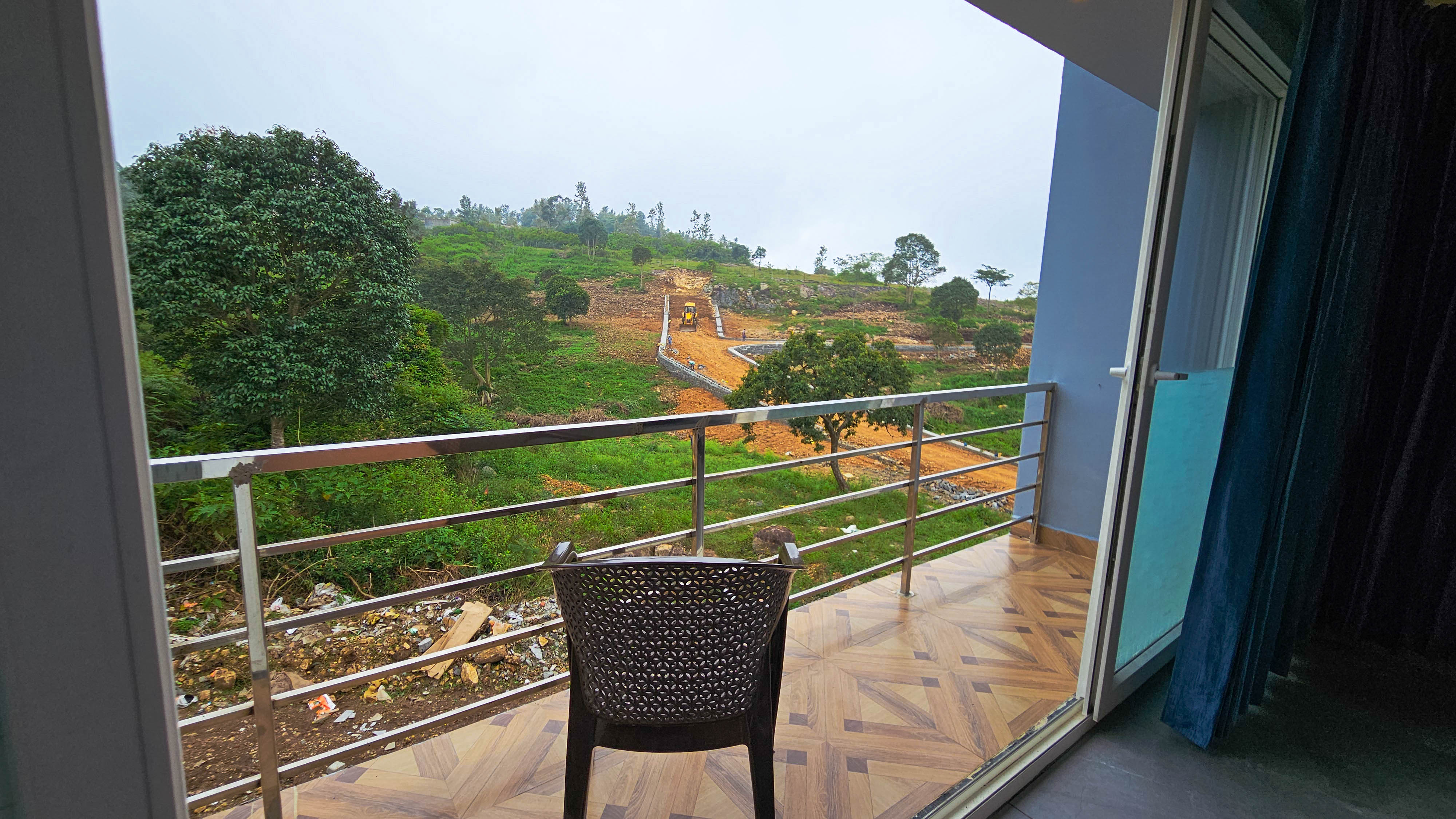 LE DARBAR - Tap to explore photos