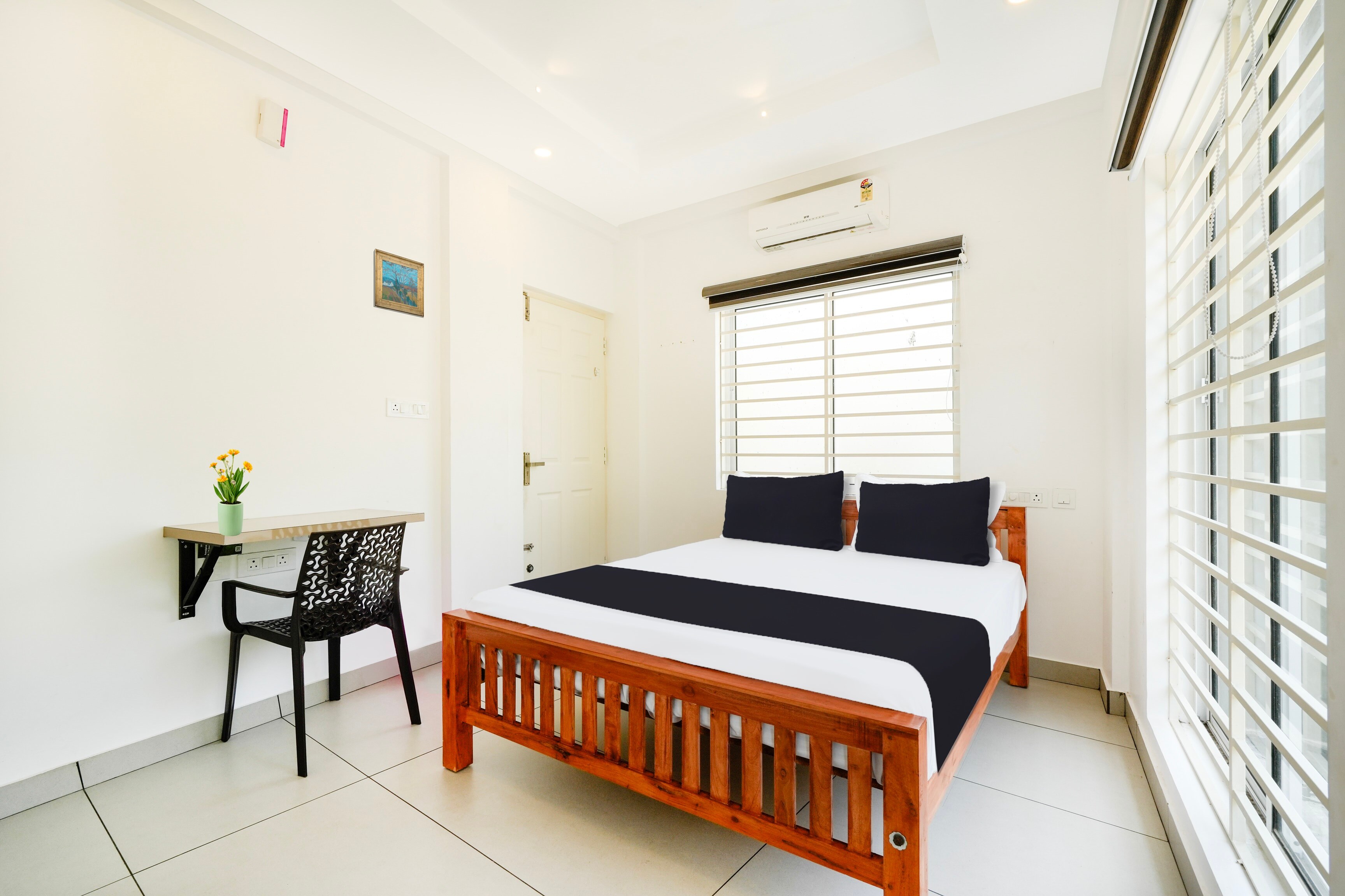 Hotel O MRS SUITES - Tap to explore photos