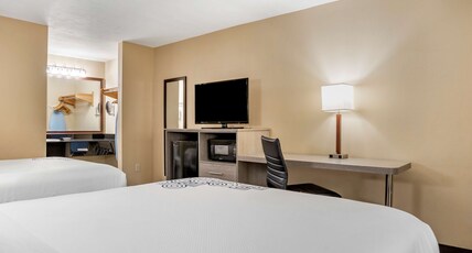 Best Western Apalach Inn Room Type - 2 Queen Beds, Non-Smoking, High Speed Internet Access, Coffee Maker, Iron And Ironing Board, Hairdry Best Western Apalach Inn Room Type - 2 Queen Beds, Non-Smoking, High Speed Internet Access, Coffee Maker, Iron And Ironing Board, Hairdry