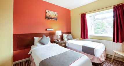 OYO The Royal Hotel Room Type - Standard Twin Room