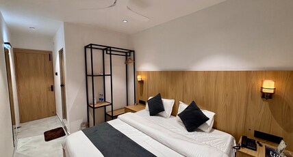 THE HYDE PARK INN Room Type - Deluxe Room