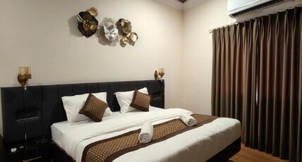 Suruchi Hotel & Restaurant Room Type - Deluxe Room