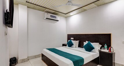 Mauryan Signature hotel Devli Khanpur Room Type - Standerd Room