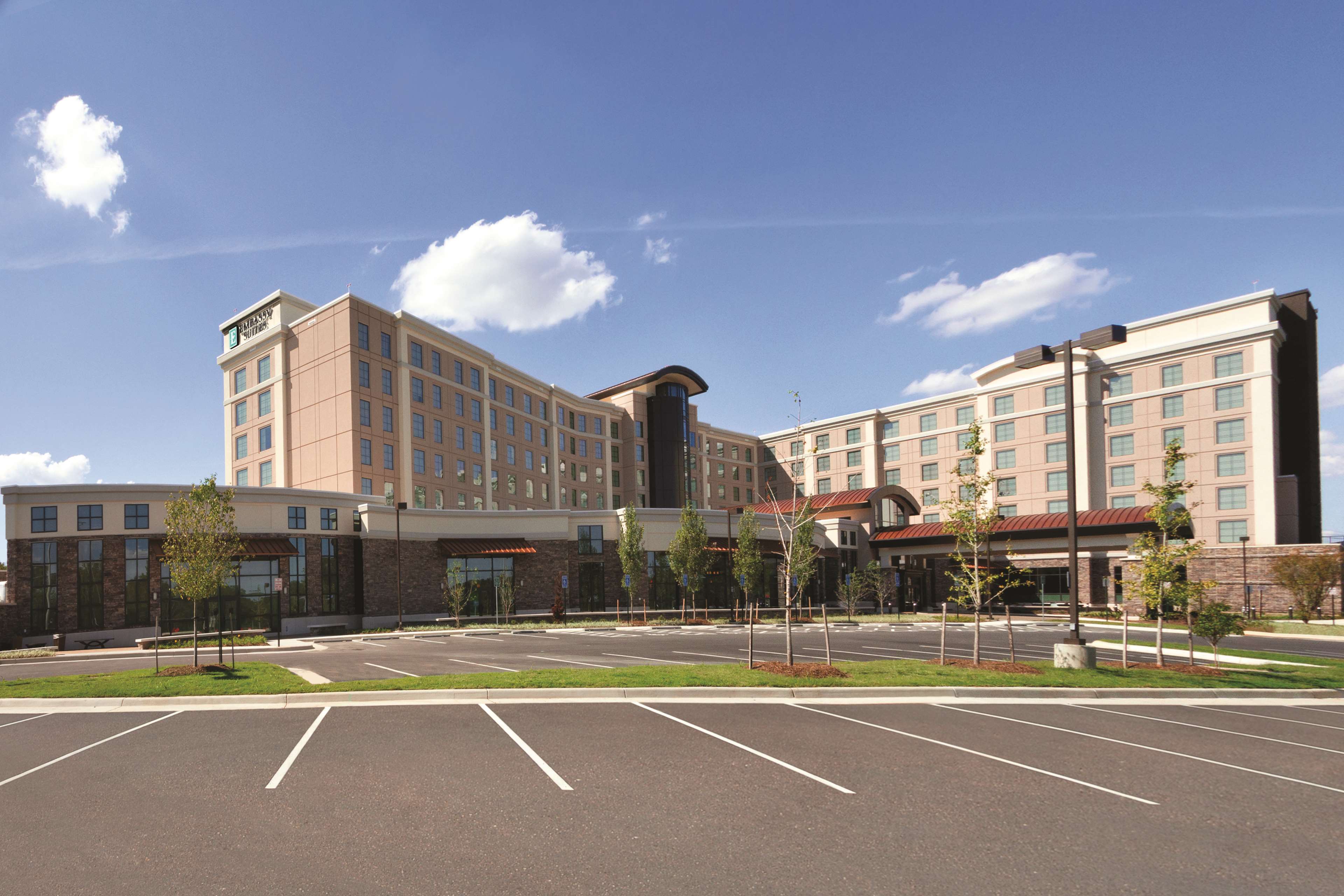 Embassy Suites Springfield - Tap to explore photos