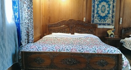 Jacqueline Houseboats Room Type - Deluxe