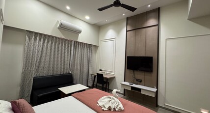 ADARSH HOTEL Room Type - DELUXE ROOM