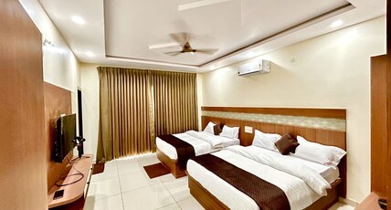 Hotel VR Grand Room Type - Family Room-Temple or River View with Balcony