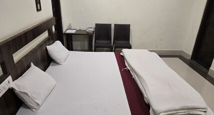 Hotel Devraj Room Type - Deluxe AC Room