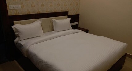 GANGA DARSHAN HOTEL AND RESORT Room Type - Ganga Executive Triple Bed Room