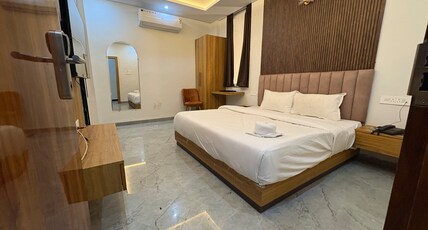 Revelon Grand Hotel Room Type - Premium Rooms