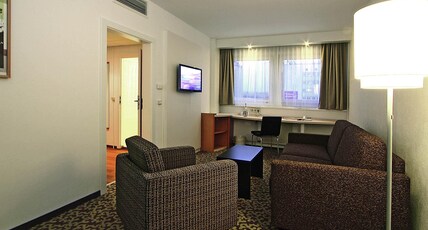 ibis Dresden Zentrum Room Type - Suite with 1 double bed 160 x 200 cm and 2 sofa beds ibis Dresden Zentrum Room Type - Suite with 1 double bed 160 x 200 cm and 2 sofa beds