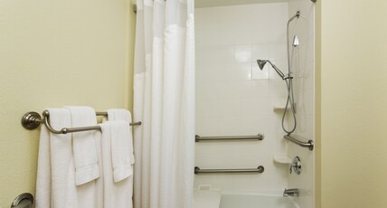 Holiday Inn Express and Suites Moultrie Room Type - 2 Queen Beds Standard Comm Access