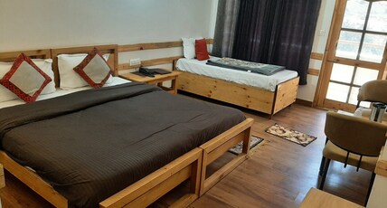 Hello Tosh Room Type - PREMIUM MOUNTAIN VIEW ROOM WITH BALCONY