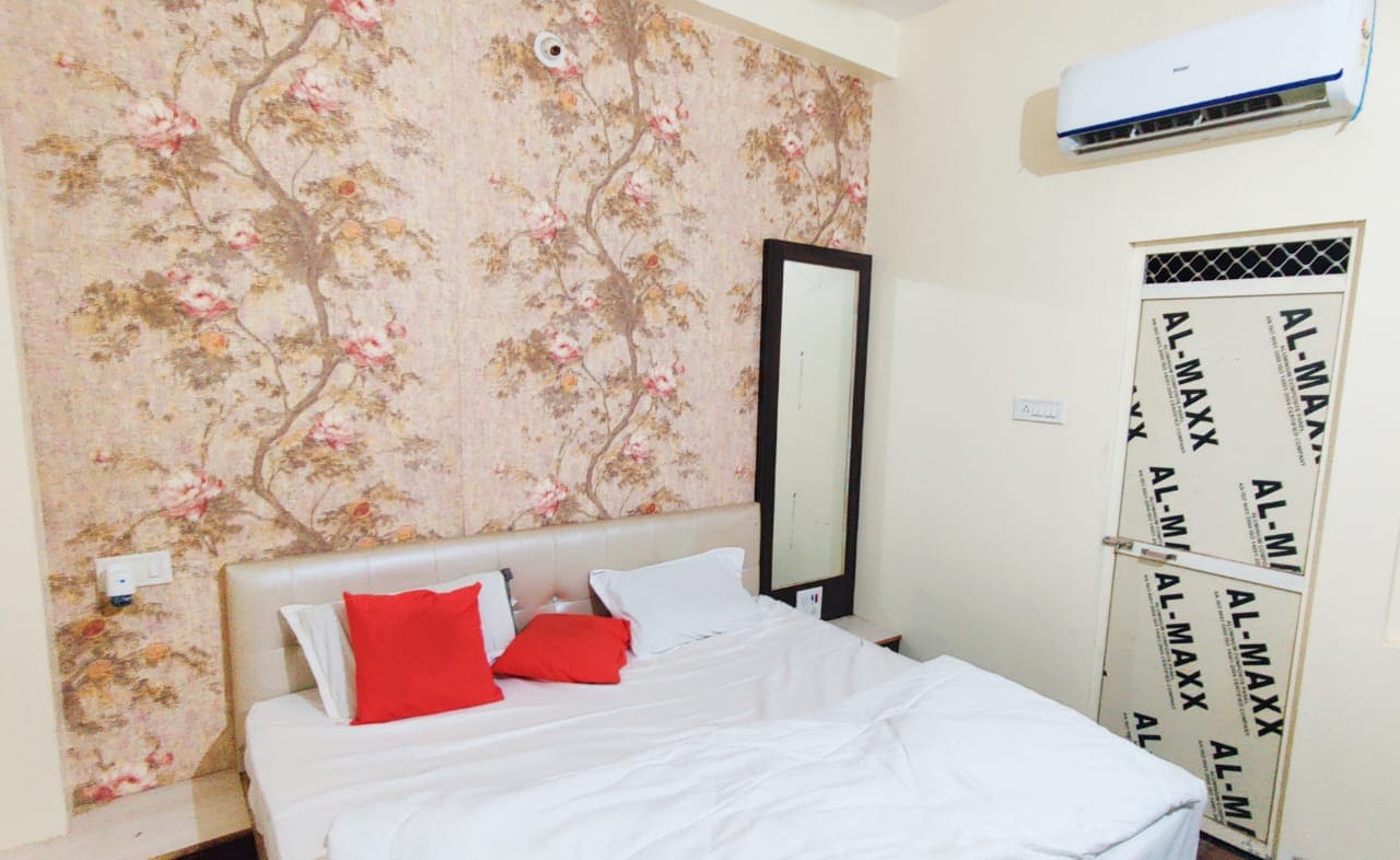Bobby HomeStay - Tap to explore photos