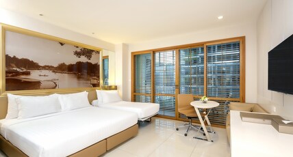Grande Centre Point Ploenchit Room Type - Family Deluxe with Bathtub (3 persons) 42sq.m. Grande Centre Point Ploenchit Room Type - Family Deluxe with Bathtub (3 persons) 42sq.m.