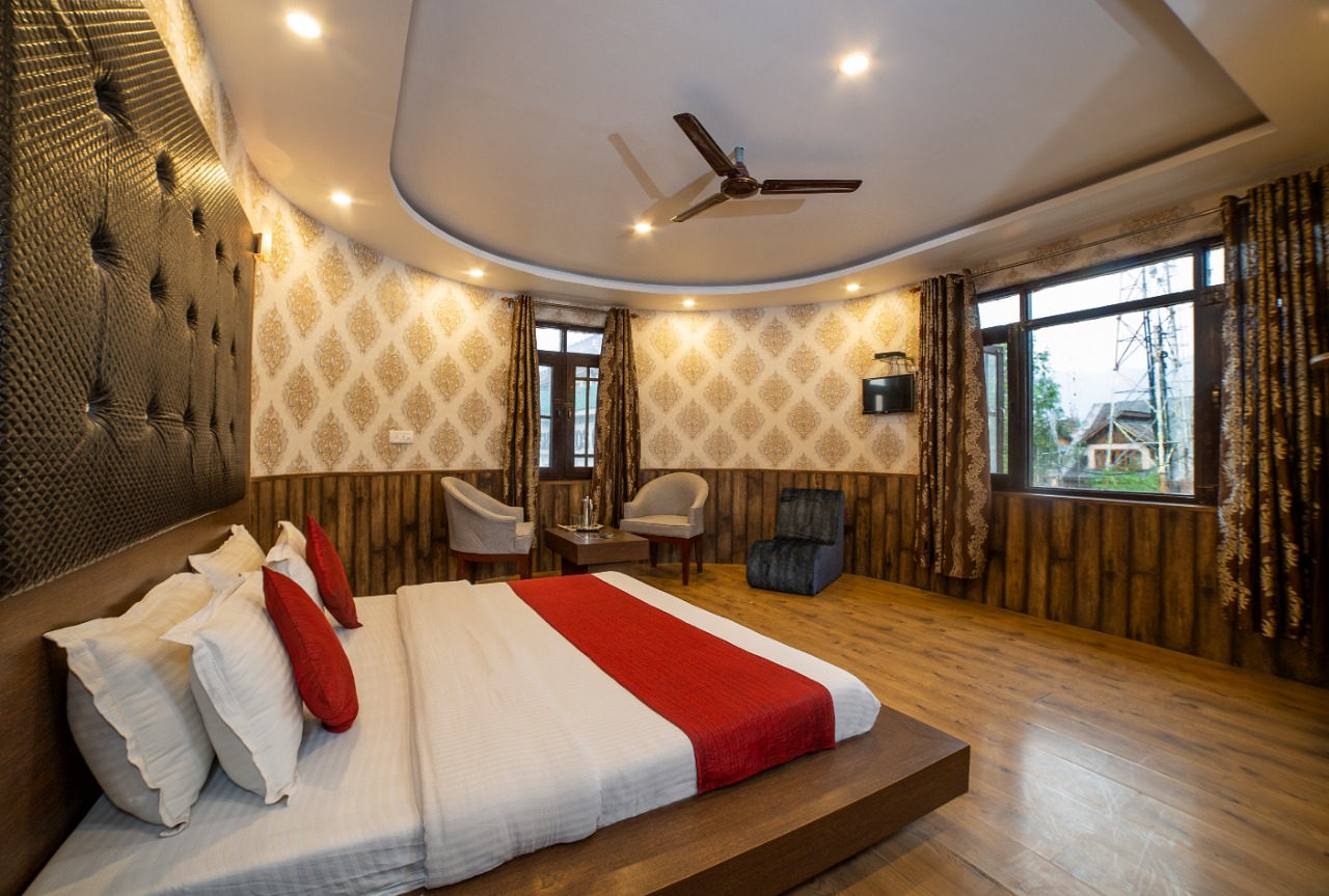 Hotel New Prince Inn - Tap to explore photos
